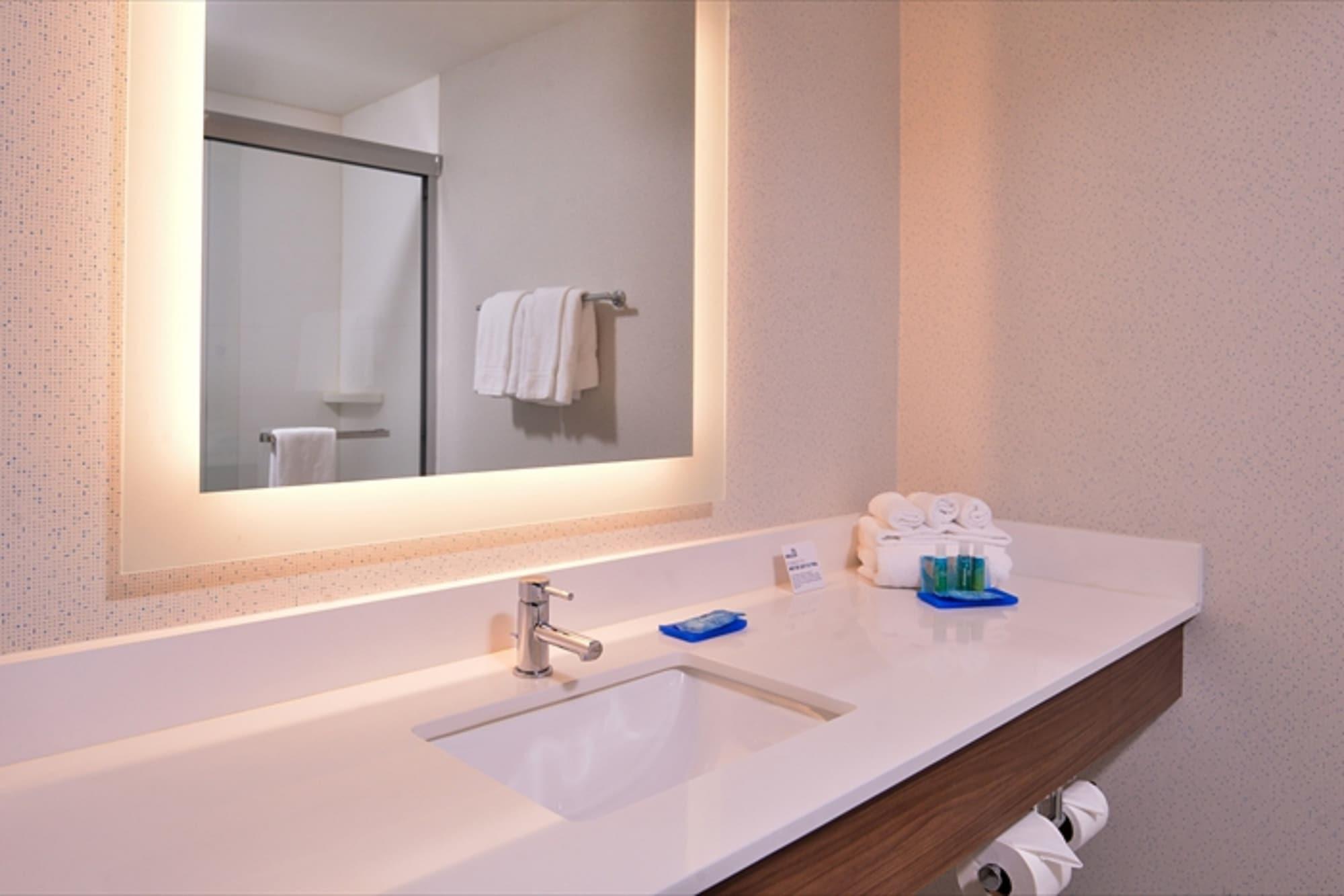 Holiday Inn Express Hotel & Suites Albany By Ihg Zewnętrze zdjęcie