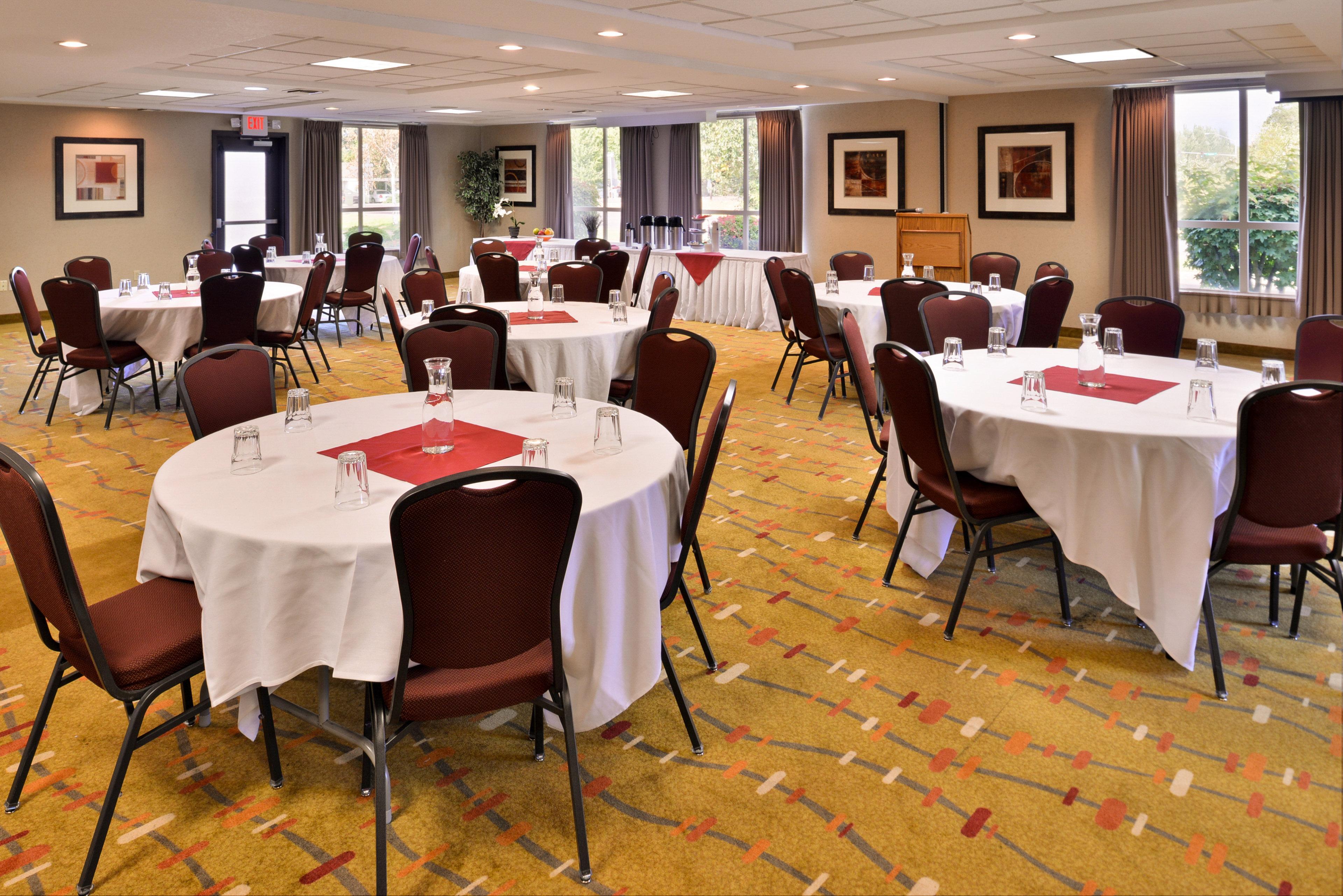 Holiday Inn Express Hotel & Suites Albany By Ihg Zewnętrze zdjęcie